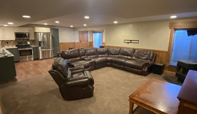 Quiet Country Home ! Close to Skiing resorts, shopping and more