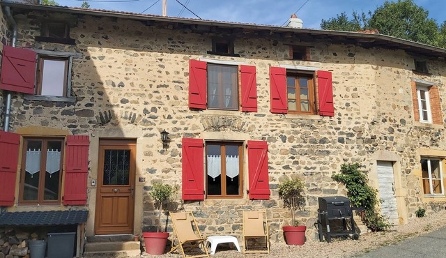 Quiet country house with garden. Ideal for families.