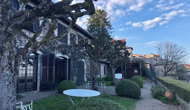 Quiet country house in a listed village