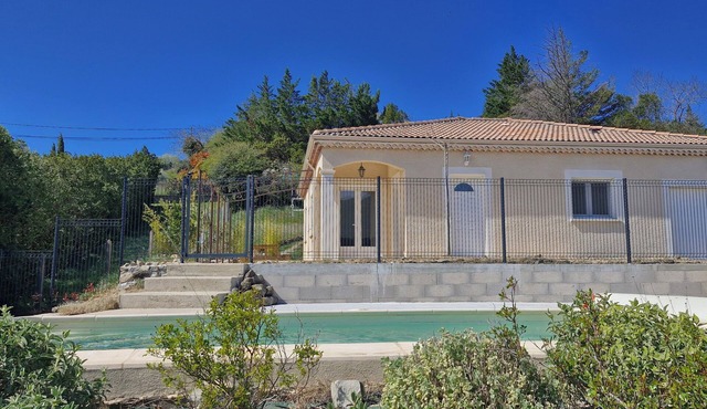 Quiet country house with private pool