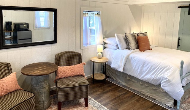 Quiet Country Living Close to Town