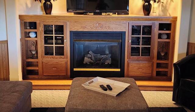 Quiet Country Oasis. Spacious and serene apartment. Gas fireplace, private patio