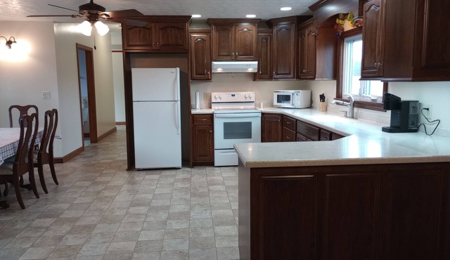 Quiet Country Retreat - outdoor BBQ, 5 mi. From Del Lago Resort