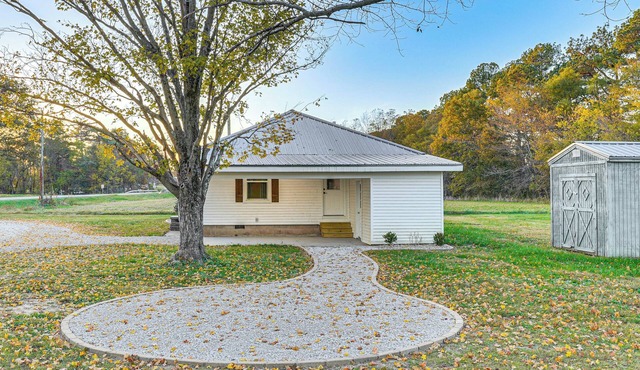 Quiet Country Stay: Modern Home Near Paducah