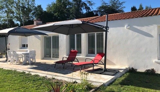 Quiet countryside cottage with pets allowed, parking and wifi