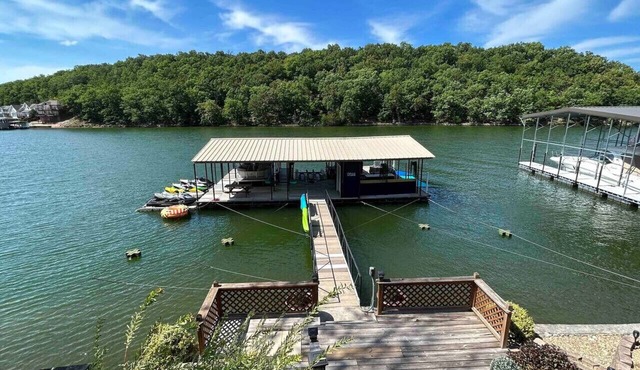 Quiet Cove -Main Channel views! Sleeps 22/Pets