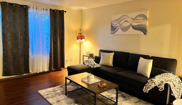 Quiet & Cozy 2BR APT, Black-out Curtains
