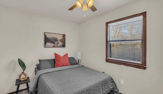 Quiet & Cozy 2BR Home - Clean & Comfy Stay in Baldwin City