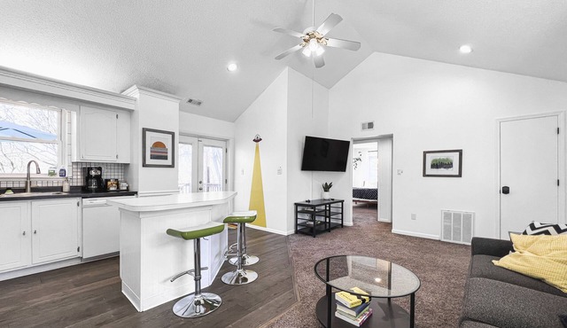 Quiet & Cozy 2BR House Big Yard