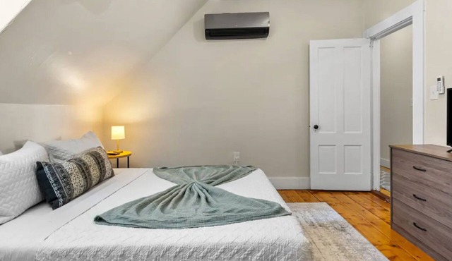 Quiet & cozy apartment minutes from downtown Salem