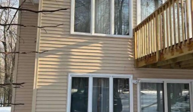 Quiet & Cozy Cabin In The Poconos Mntn w/lots of community amneties Pet-friendly