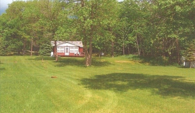 Quiet, Cozy Cabin on 400 feet of Beautiful Thunder Lake