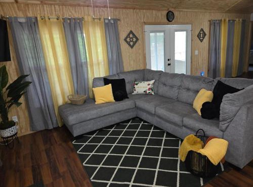 Quiet Cozy Cabin with essentials Minutes to Lake Fork