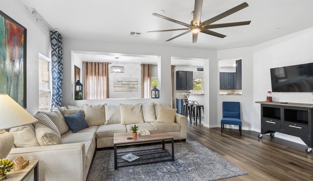 Quiet, Cozy, Clean and Safe NW Tucson Home near Omni Resort.