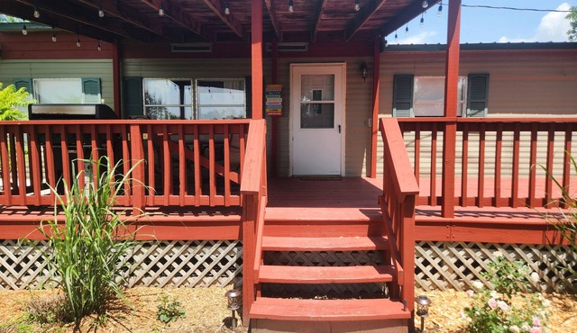 Quiet & Cozy Cottonwood Cottage in Scotia