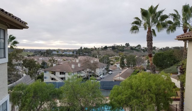 Quiet, cozy, gated sanctuary for work or play near beaches, shopping and more!