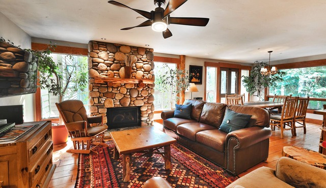 Quiet & Cozy: Ideal Location Near Hiking/Biking Trails, Ski Slopes & Main St.
