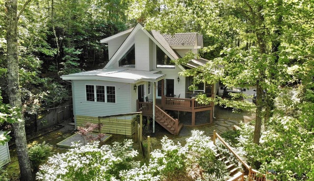 Quiet & Cozy Mountain Home on Greens Creek in Sylva