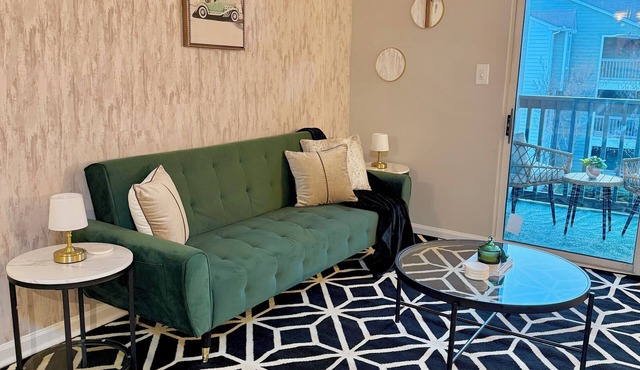 Quiet & Cozy Nook, Prime Location Near Everything!