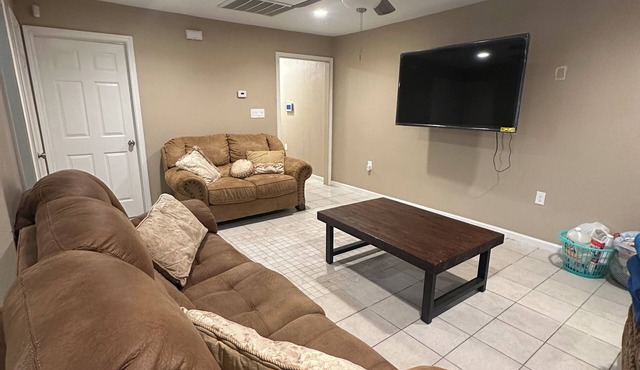 Quiet & Cozy nTranquil 2-Bedroom/2 Bath House n Close to Downtown Houston