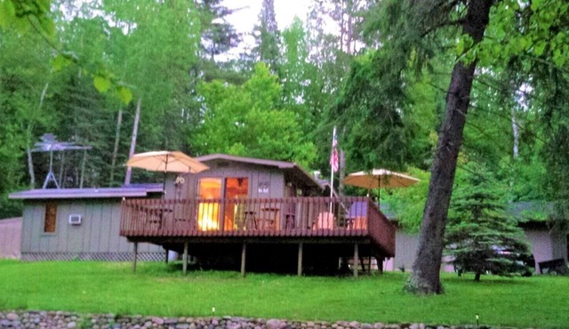 Quiet, cozy, private lake cottage