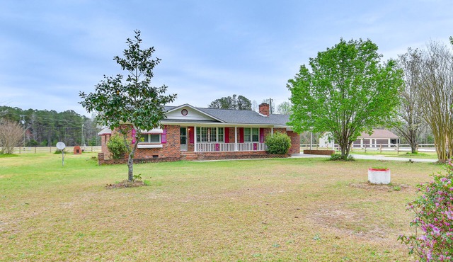 Quiet & Cozy Rembert Home ~ 9 Mi to Air Force Base