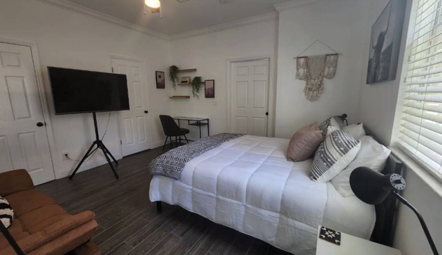 Quiet & Cozy South Tampa Suite in Gated Community