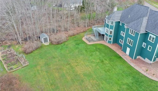 Quiet, cozy studio apartment on premier Cheshire street near Yale & Quinnipiac