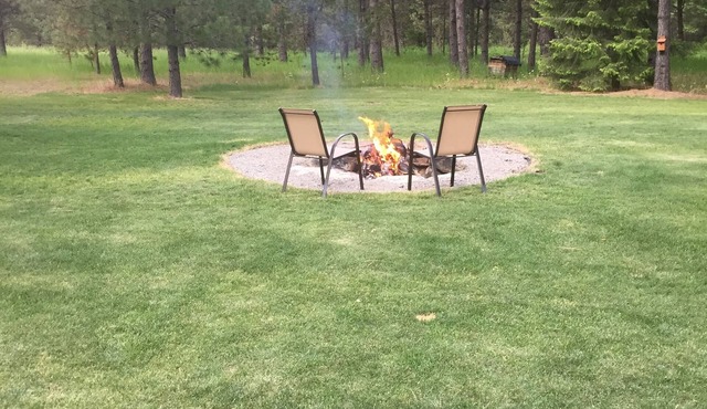 Quiet, cozy, turnkey location close to Lake Pend Oreille: hunting/fishing/skiing