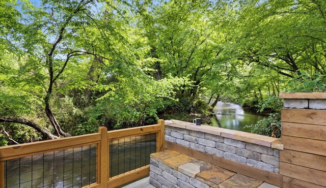 Quiet Creekside Retreat @ Autumn's Bend! Private-Games-Firepit