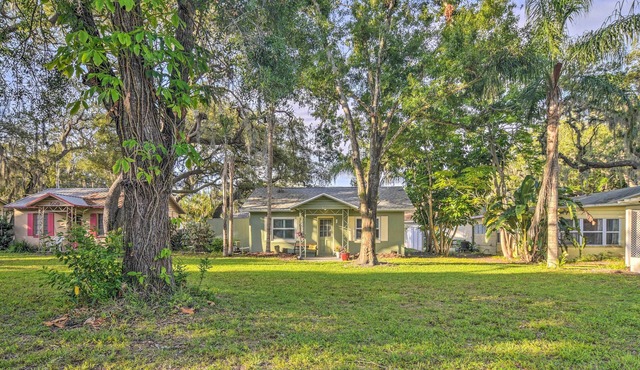 Quiet Crystal Beach Hideaway - Steps to Shoreline!