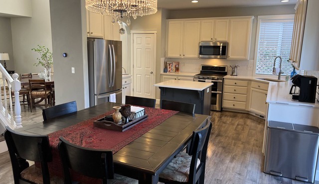 Quiet Cul-de-sac home with hot tub