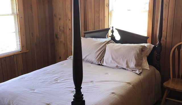 Quiet Cute House in the Country