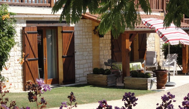 Quiet, dead-end street, 10 minutes' walk from the town center, ground floor