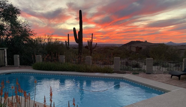 Quiet Desert Retreat ~ 2+ acre ~ City lights/Mtn Views ~ heated pool ~ remodeled