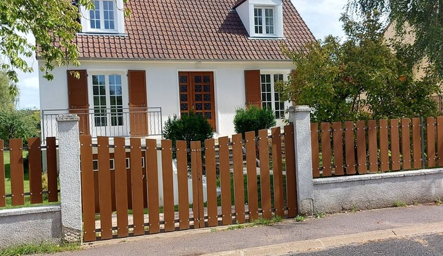 Quiet detached house with large garden 10 minutes from Milly La Forêt's covered market