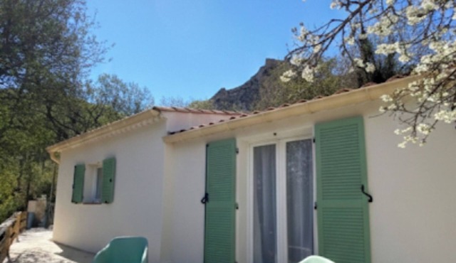 Quiet, detached house, sleeps 3 or 4 if baby, pets welcome