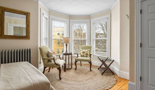 Quiet Downtown 2BR Oasis - “The Nomad”