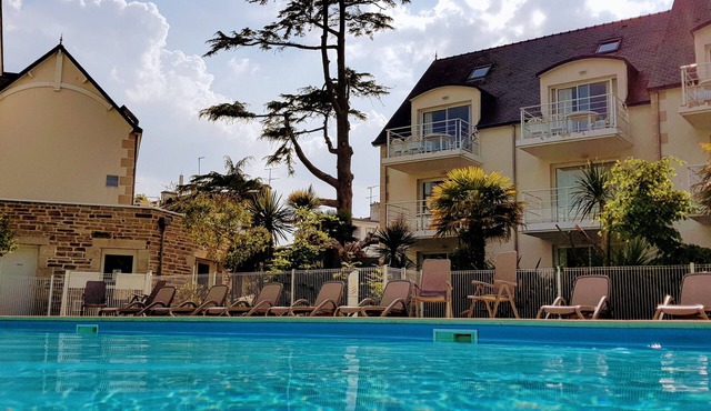 Quiet duplex with heated swimming pool 100 m from the beach at Cale de Beg-Meil