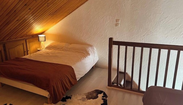 Quiet duplex with mountain views