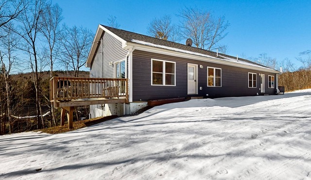 Quiet duplex with private deck, peaceful views, grill, & private W/D