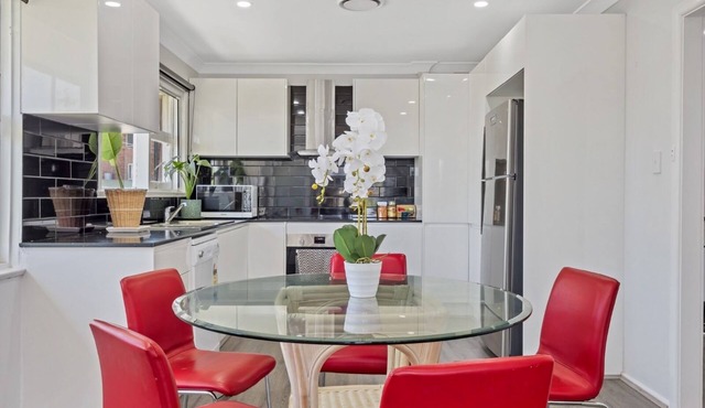 Quiet Elevated Serene Home (Top)