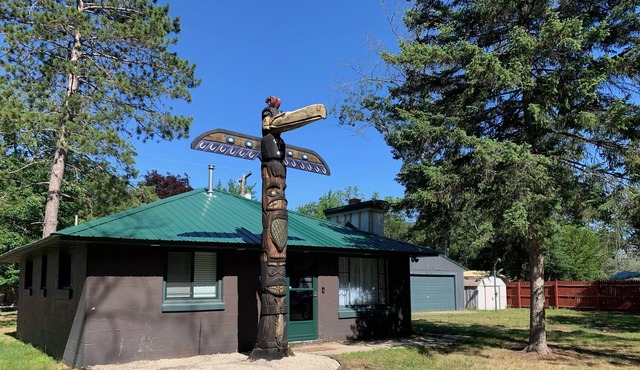 Quiet end of the road Lodge that boarders the Huron National forest