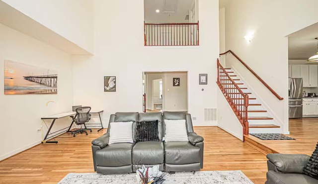 Quiet Escape with Easy DC Access-5BRMs Free Parking