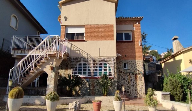 Quiet Escape with Stunning Sea Views