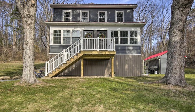 Quiet Escape with Hot Tub, 5 Miles to Raystown Lake!