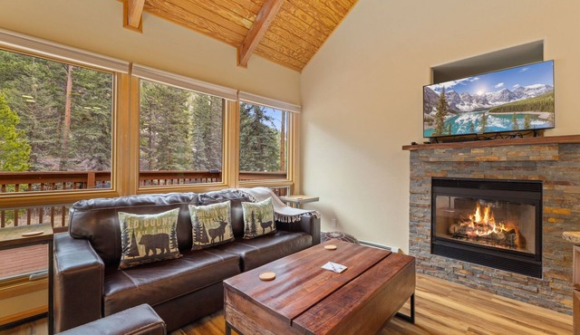 Quiet Fall River Suite Fireplace Close to RMNP