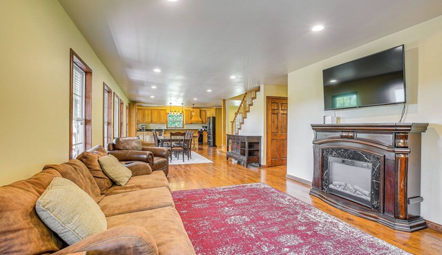 Quiet Family Cabin in Hamden: Hot Tub + Game Room!
