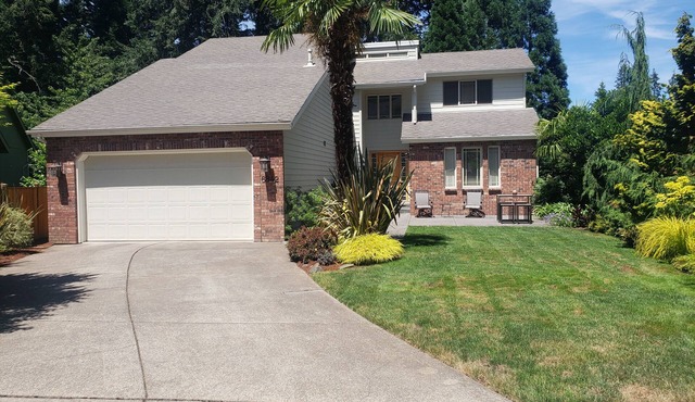 Quiet Family Friendly 2 bedroom basement sleeps 6