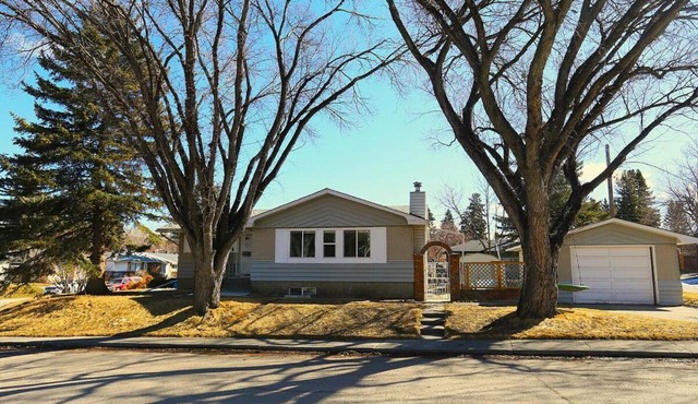 Quiet Family Friendly, 4 min UofC and University District Shops, 9 min DT